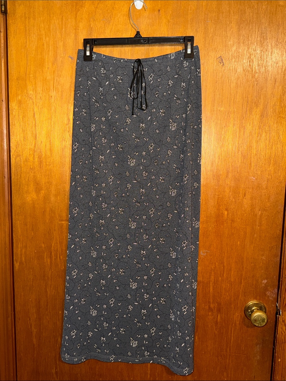 •JOHNPAULRICHARD•CHARCOAL GRAY DITSY FLORAL PATTERN MAXI SKIRT (PETITE MEDIUM) - Picture 4 of 10